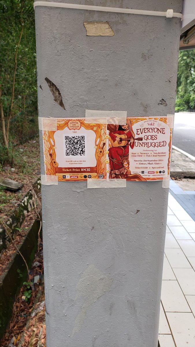 Kita buat offline marketing, memang DIY habis untuk gig Everyone Goes Unplugged V2 ni. 

Jumpa nanti gais Sabtu depan!