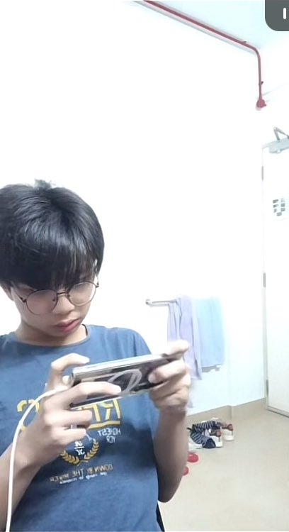 BatrisyaAd26201's tweet photo. sibuk banget vinnn 
#imkevin #kevmistry https://t.co/Ya2jUjKyTg