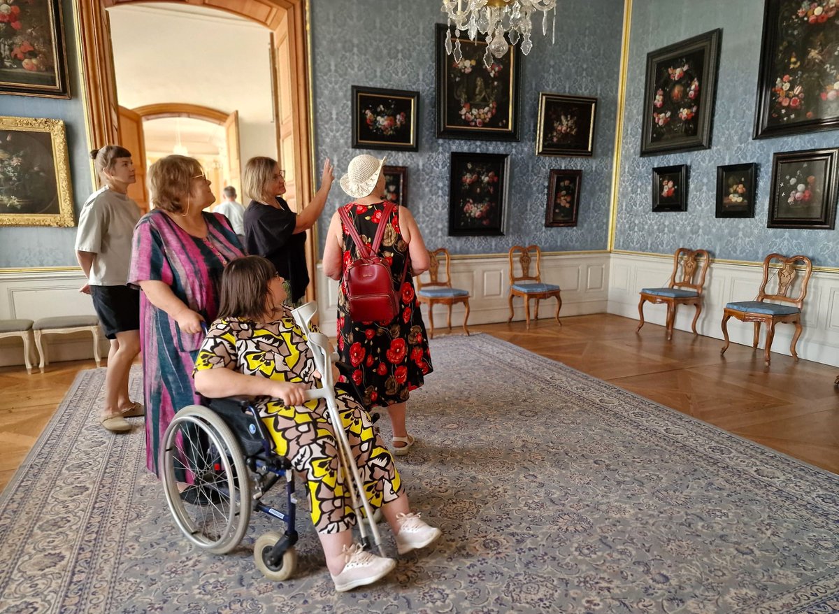 Eiropas kultūras mantojuma dienu ietvaros tika aizvadīta tikšanās ar Bauskas Invalīdu biedrības pārstāvēm. Kopīgi izvērtējām Rundāles pils muzeja pieejamību cilvēkiem ar kustību traucējumiem un plānojām iespējamos uzlabojumus. Plašāka informācija saite.lv/UEJA