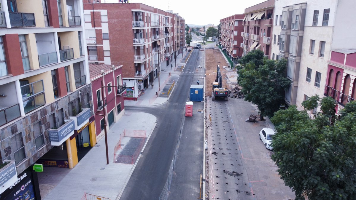 UC10SA's tweet photo. Tras superar el ecuador en la obra de reurbanización de la Calle Ayala, en Don Benito (Badajoz), comenzamos los trabajos, avanzando con la demolición y excavación, y las redes de abastecimiento. ¡Enhorabuena al equipo de obra!
@CEACOP, @Ayto_DonBenito, #Badajoz, #DonBenito https://t.co/PMpswON17t