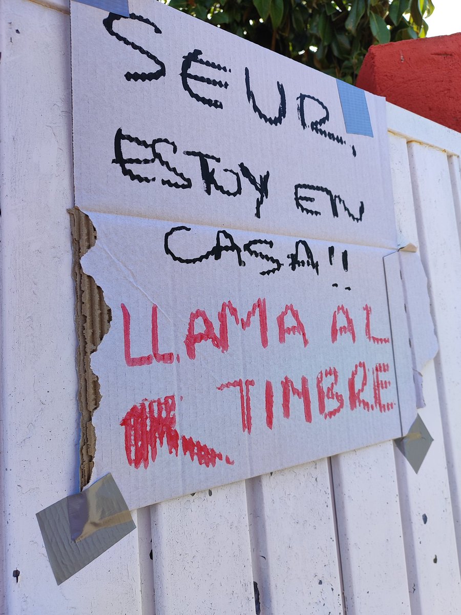 bycaroooooLinne's tweet photo. @SEUR_responde  pone de nuevo paquete en reparto, lo entregaréis? https://t.co/EMSd1U7YNx