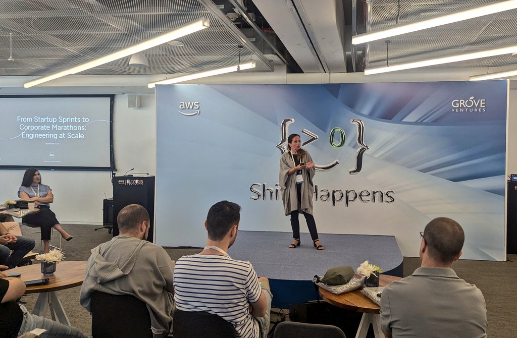 shar1z's tweet image. What a fantastic #ShiftHappens event by @GroveVentures hosted by @awscloud #Floor28

Some of the most impressive technology &amp;amp; business leaders from the #tlvcommunity are speaking about how to build unicorn companies &amp;gt; from the vision, to the tech, to the partners &amp;amp; business. 🔥