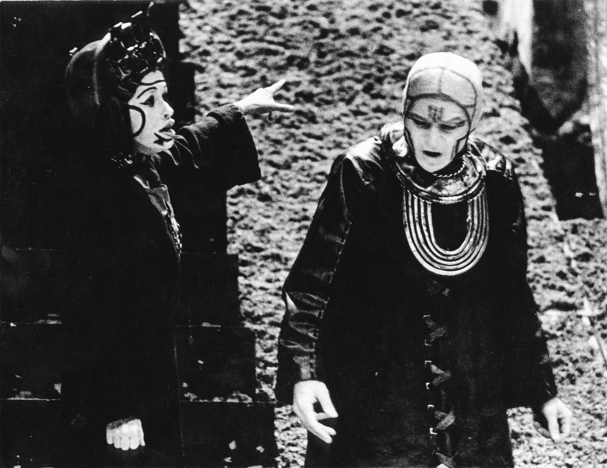 #ThrowbackThursday Reflecting on the Controversial History of Koning Lear. As we celebrate Heritage Month, let's reflect on South African theatre history. A key moment is "Koning Lear," an Afrikaans adaptation of Shakespeare’s tragedy, blending art, politics, and heritage.