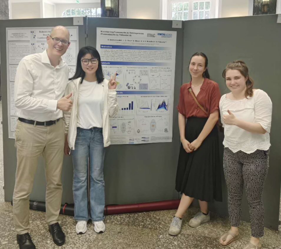 Our photocatalysis team at Dream Reaction Event uni-muenster.de/Chemie.oc/glor… together with the host Prof. Frank Glorius. Thanks for the great event!!!