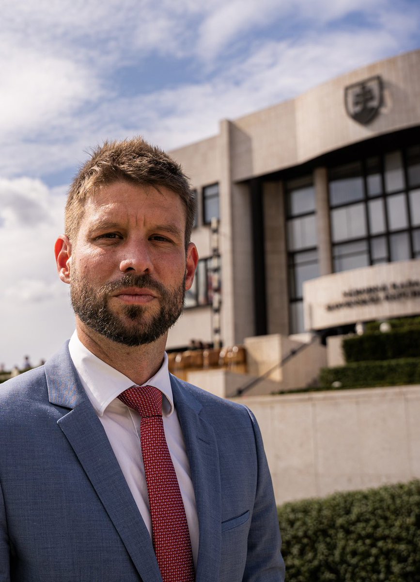 Poviem vám, čo sa Robert Fico snaží zamlčať. Takéto sú jeho výsledky, po vyše 4600 dňoch čo je pri moci:

❗️Máme 4. najnižšiu životnú úroveň v EÚ, už aj Rumuni sa majú lepšie. Kúpnu silu máme na úrovni Turecka a verejné financie máme najhoršie v eurozóne.

❗️Milión ľudí na