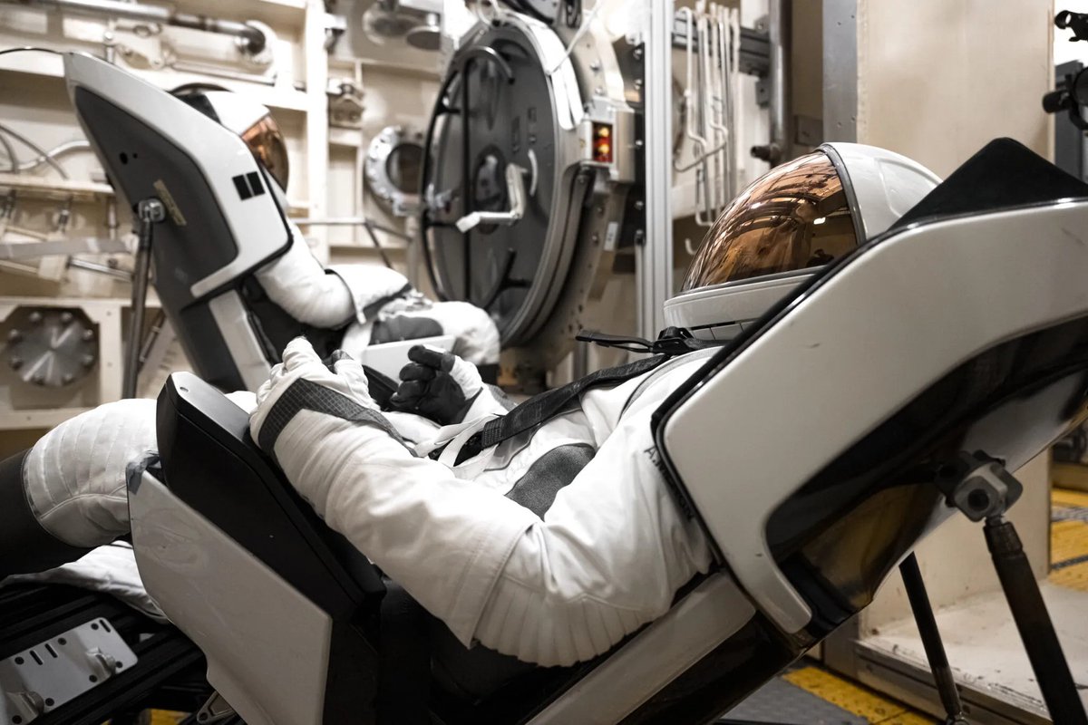 Watch the #PolarisDawn spacewalk live!

The mission will make history as the first private spacewalk in history. 

Click here to follow the livestream -> skyatnightmagazine.com/news/polaris-d…