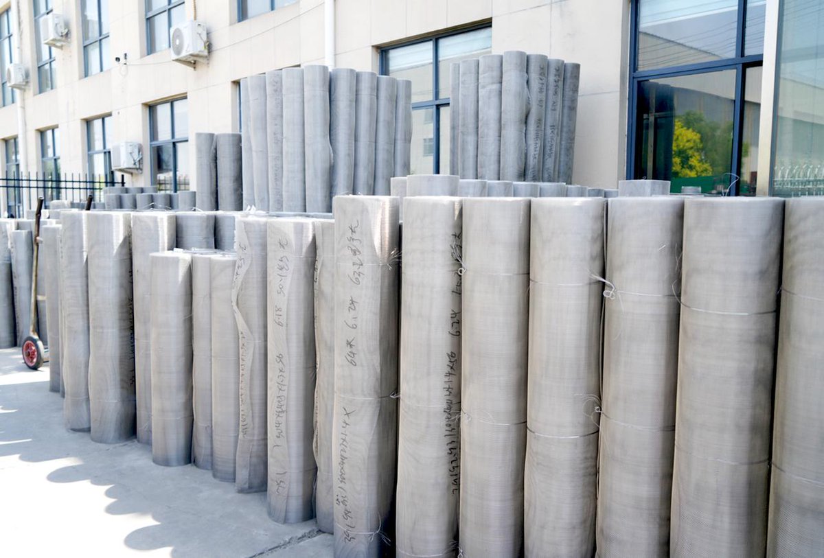 Anping_TuoJiang's tweet image. Each sheet of perforated mesh is processed with precision CNC punching equipment to ensure accurate and even distribution of holes.#perforatedmesh #metalwiremesh #wiremesh #manufacturing #customized #highquality