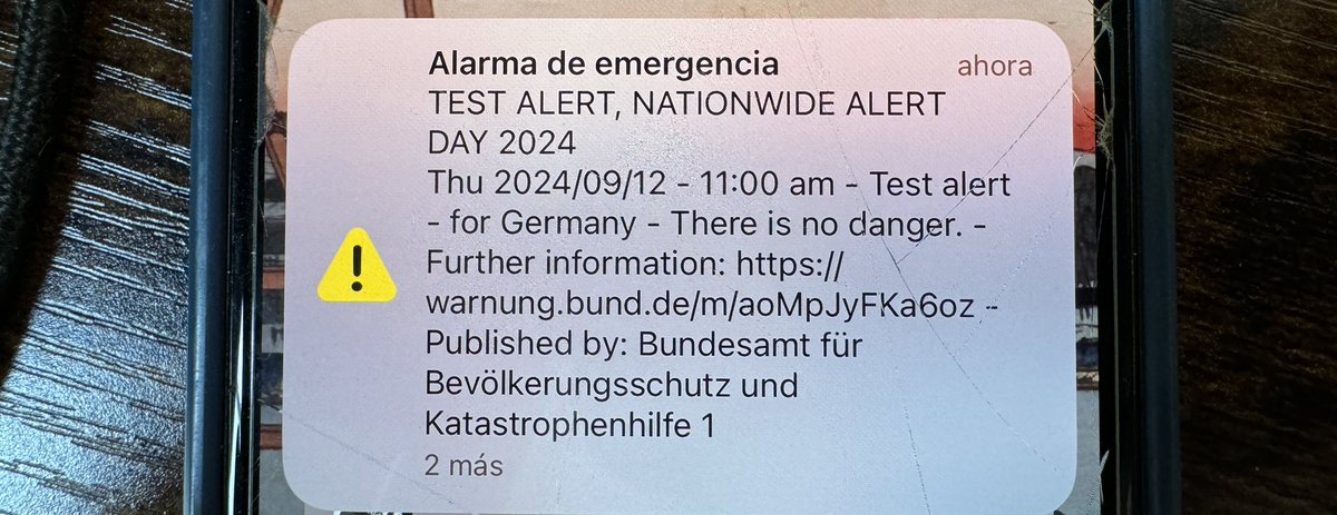 Prueba de advertencia a nivel nacional en #Alemania. Sirenas en todas la ciudades y alarmas en los teléfonos móviles. Para estar preparadxs, dicen, pero telita.