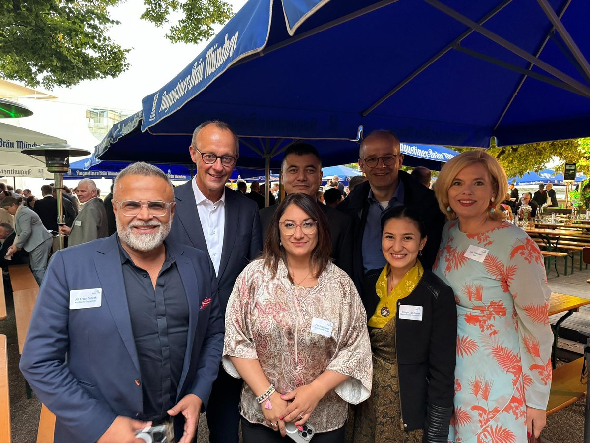Der WUC dankt MdB <a href="/_FriedrichMerz/">Friedrich Merz</a>, MdB Michael Brand und MdB <a href="/JuliaKloeckner/">Julia Klöckner</a> für Ihre Gastfreundschaft beim CDU/CSU Herbstfest. Wir schätzen Ihre Unterstützung und Ihr Engagement für die Menschenrechte der Uiguren sehr.