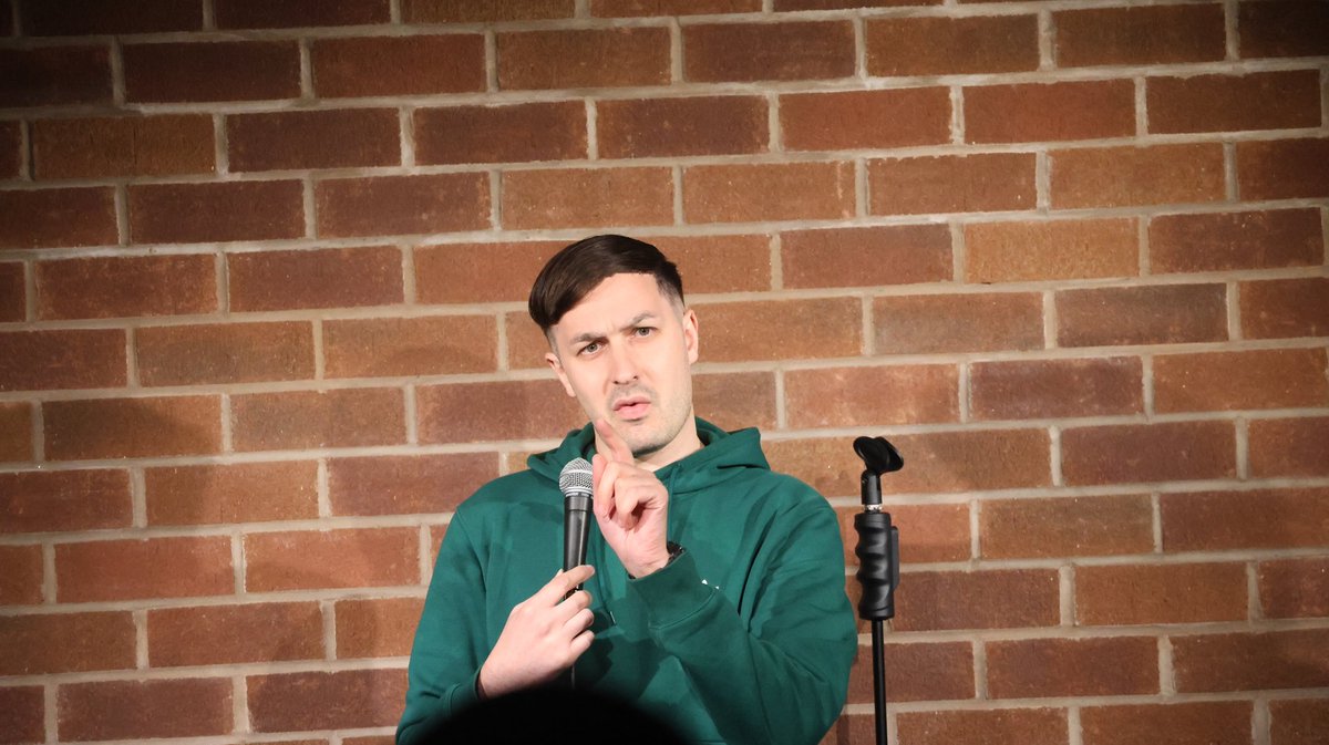 IAmAdamAnwar's tweet image. Last night I opened As Seen on TV at @HWCCLiverpool

It&apos;d been a tough week, my Auntie died on Friday. Then yesterday Islamaphobia was through the roof online 

So getting the chance to showcase my ability at one of the best comedy clubs in the World was a much needed reprieve