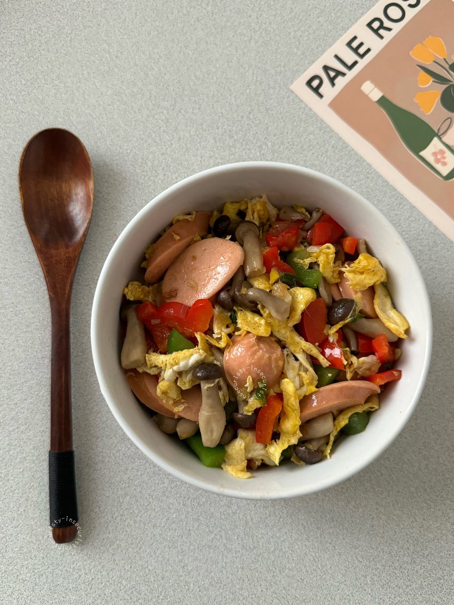 kalian pernah bosen ga makan yg itu lagi itu lagi? kalo iya, cobain deh reecok resep tumis jamur telur siram ke atas nasi anget ala aku ini! 👩‍🍳

rasanya umami, enak, gampang dibuat, satu menu udah ada sayur dan protein. JUARA!✨

resepnya di bawah ya~
#ristyrecipy #makanmakin