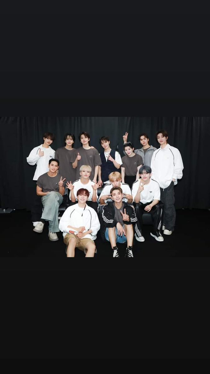 hooniewooksihu's tweet photo. ‼️SEBONGS GIVEAWAY‼️

1 winner random sealed svt album
1 winner nana tour tshirt (can choice member)
3 winners jabe mix&amp;match

- like and retweet 
- tag 2 moots
-  drop the tag

SEVENTEEN IS VMAS BEST GROUP
#세븐틴_VMA_베스트그룹상_축하해
#SEVENTEEN_VMAsBestGroup
@pledis_17 @vmas https://t.co/tAHksolJZZ