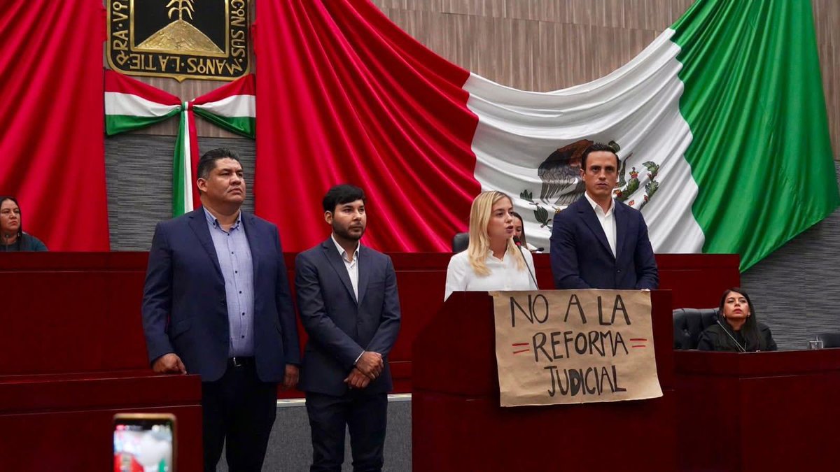 Acción Nacional Morelos demostró que es la resistencia, defiende la libertad y la democracia.
Felicitamos a los diputados locales <a href="/danmtzterrazas/">Daniel Mtz Terrazas</a>, <a href="/Paco_Sanchez_Z/">Paco Sánchez Zavala</a>, <a href="/GerardoAbarca_/">Gerardo Ábarca Peña</a>, y a la diputada <a href="/AndyGordillo_/">Andy Gordillo</a> por su convicción y firme postura en contra de la reforma judicial.