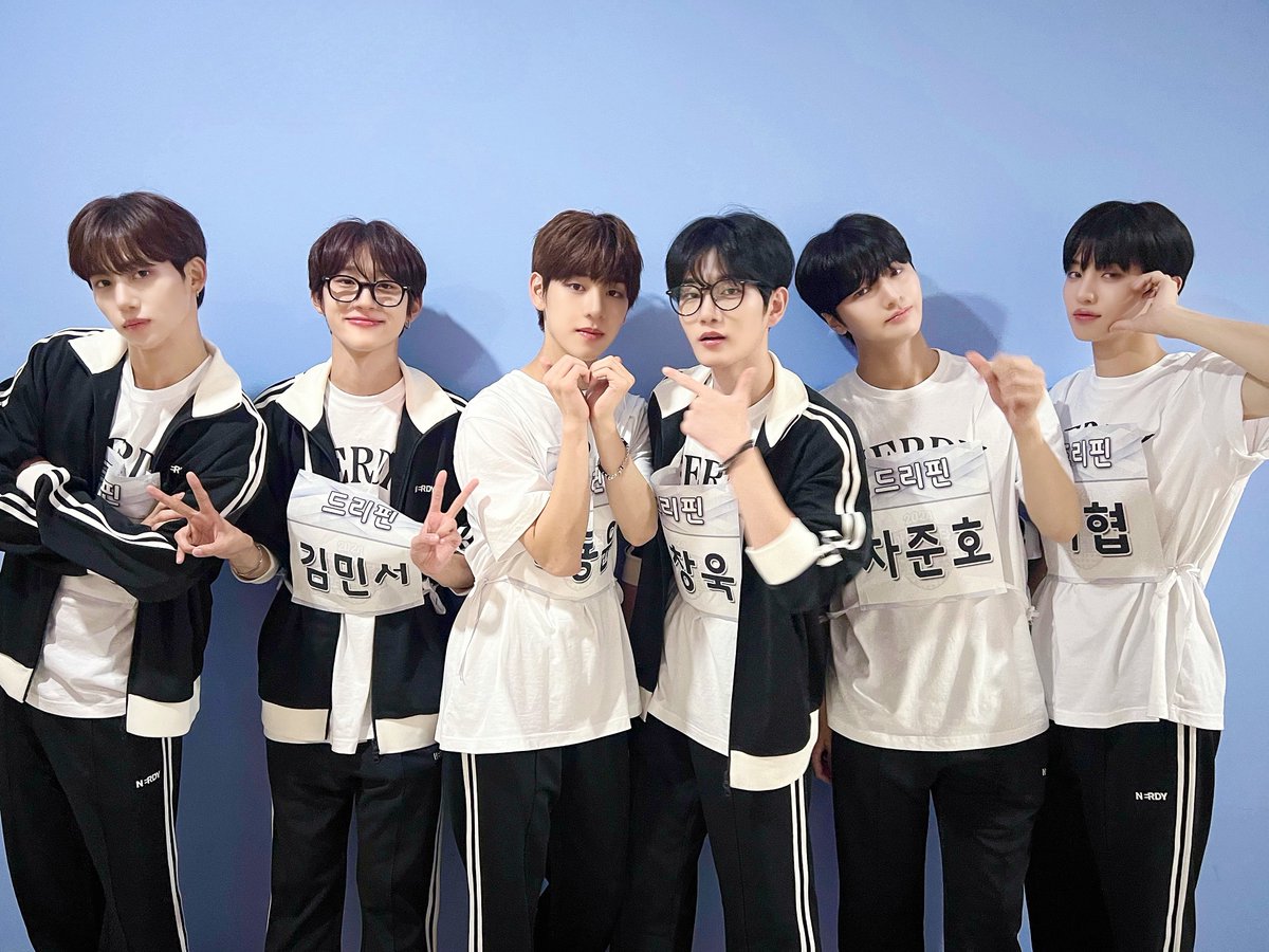 DRIPPIN's tweet photo. [📺] #DRP_ON

잠시 후 6:00 PM MBC #2024아이돌스타선수권대회
드리핀이 출연합니다.

드리밍께
추석 명절 선물을 드립니다.
”체육 미남 6명 세트”

#DRIPPIN #드리핀 https://t.co/ND5JEujK6Y