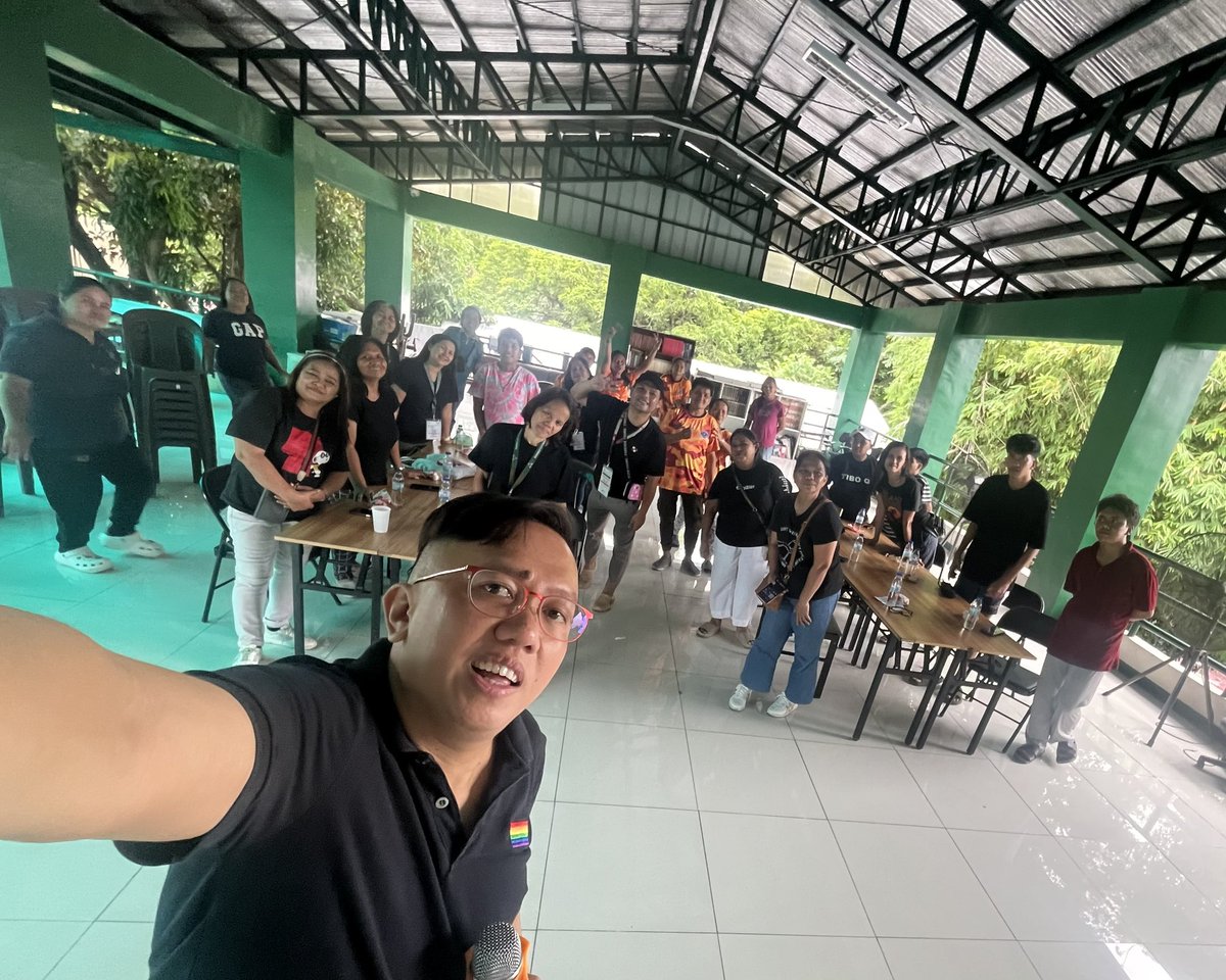 PerciCen's tweet photo. USAPANG PAMILYA. Brgy UP Campus brought together LGBTQIA people and their families for a  SOGIESC and QC Gender Fair Ordinance learning session. #QCGAD https://t.co/cCrB2cIUdf