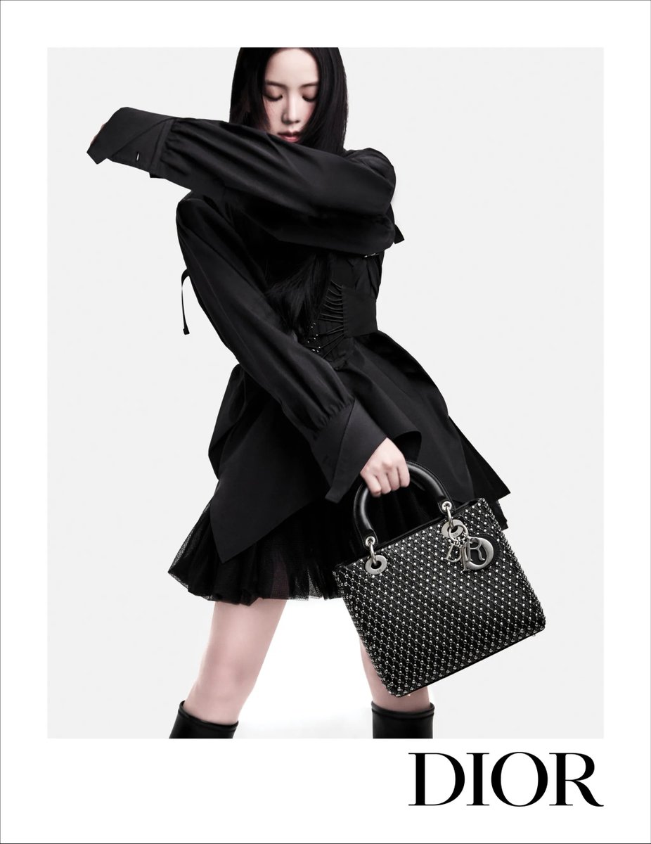 Sweetyvsoo's tweet photo. RT @NEWSJISOO: #JISOO for Dior’s ‘Lady Dior’ handbag campaign. https://t.co/LiJf2XPOMc