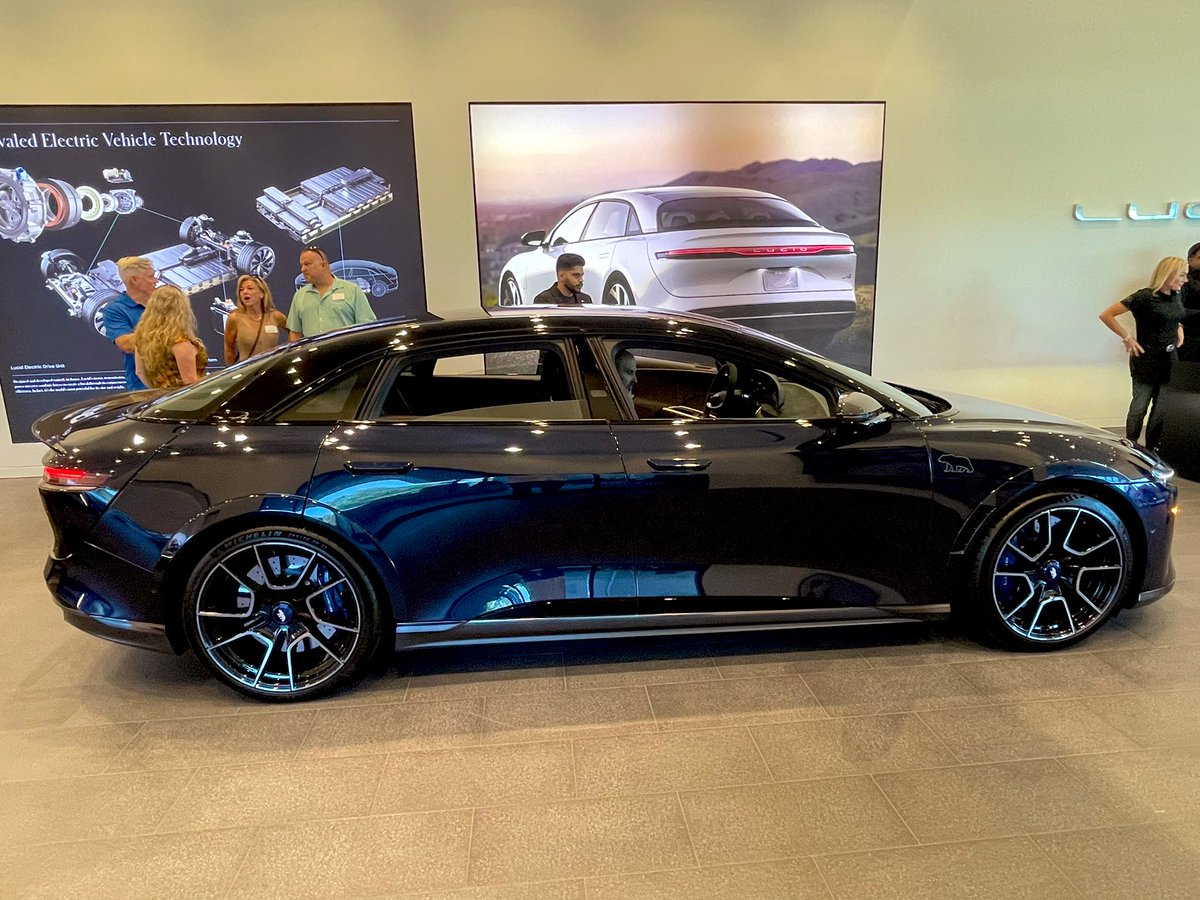 Riverdreamer777's tweet photo. Admiring such a beautiful 1234HP beast!
(Btw, I’m very happy with my Air GT)

1.77s ▶️ 0-60 mph
5.77s ▶️ eighth-mile
8.94s ▶️ quarter-mile (154.8 mph)

@LucidMotors #lucid #sapphire #trimotor #houston $LCID https://t.co/uOIPSG7KZO