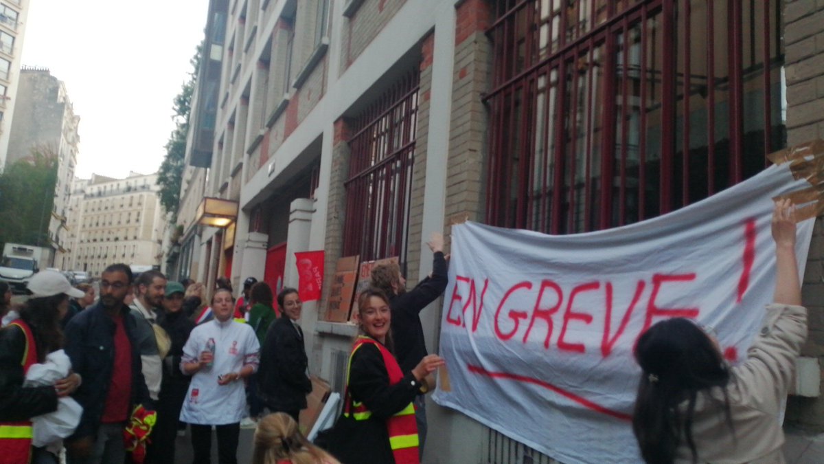 Préent avec <a href="/AnneBaudonne/">Anne Baudonne</a> soutien groupe PCF20 aux salariés #cliniqueParcBelleville en grève ce jour... Même pb que dans le public. Manque d'effectifs et de moyens. Coupe #PLFSS et paiement à l'acte privilégient les bénéfices pas les salariés : 700 millions pour Orpea EMEIS.