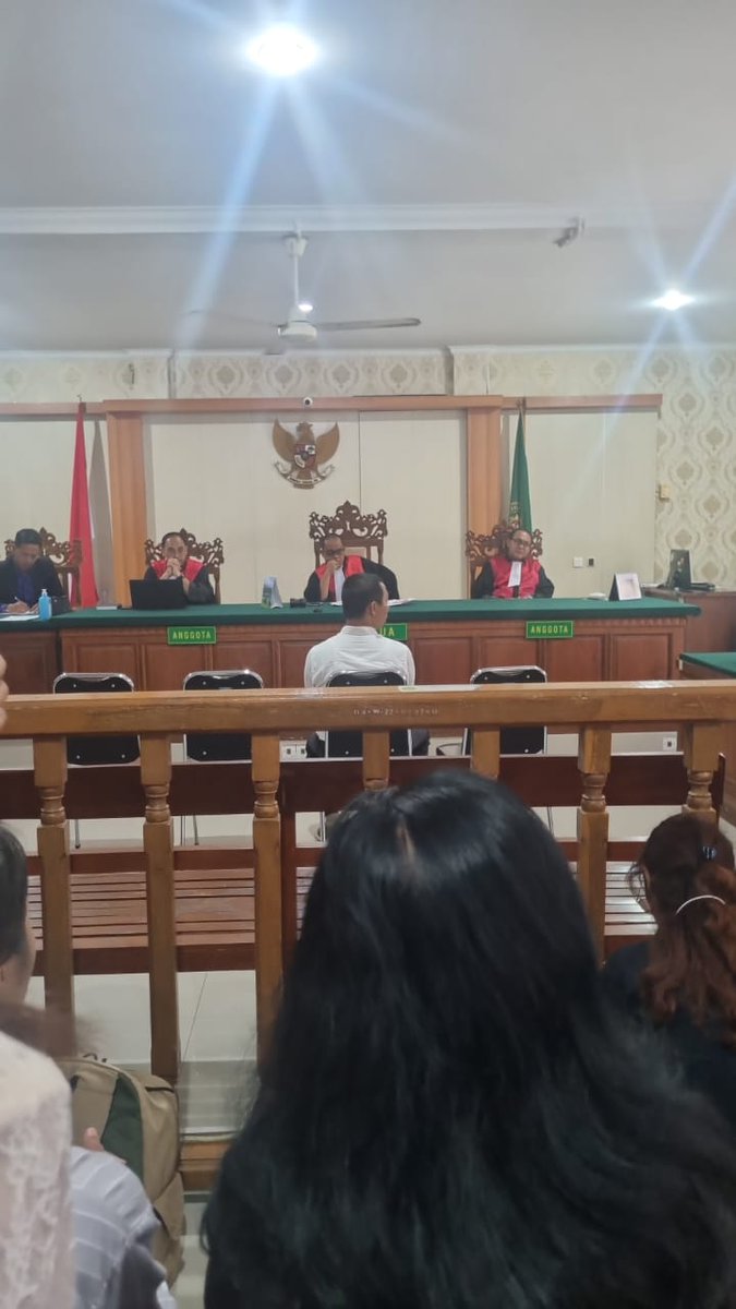 Alamalika's tweet photo. Sidang lanjutan Nyoman Sukena di PN Denpasar, Bali. 

#landak #bksd https://t.co/ylQUE73M6z