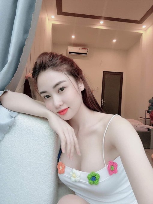 TheWorksbyT's tweet photo. Anh có muốn ăn tối hay là ăn em. https://t.co/uE9A5a0zs0