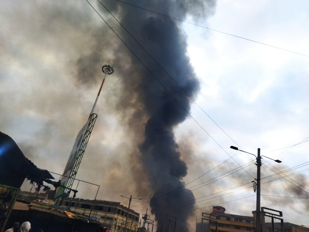marvalaeen's tweet photo. "Nairobi CBD" Marigiti traders do not want to go to Kangundo market 🤔 making change in Kenya is hard😩 https://t.co/GdOcCpdQ8S