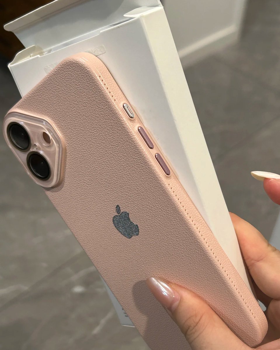 86_ltd's tweet photo. iPhone 16 Series: The Button Steals the Show!

Apple's big reveal is happening at 1 AM Beijing time on September 10, showcasing the iPhone 16 series, along with shiny upgrades for the Apple Watch and AirPods. 

This year, they’re also rolling out Apple Intelligence, a suite of AI tools that includes an upgraded Siri. The iPhone 16 will be the first to fully embrace this new tech, with the event themed "It’s Glowtime"—because who doesn’t love a good glow-up?

1. The Touchy-Feely Camera Button Takes Center Stage

Apple is launching four new iPhones: iPhone 16, 16 Plus, 16 Pro, and 16 Pro Max. The non-Pro models will look familiar, sporting 6.1-inch and 6.7-inch screens, but with faster processors and a memory bump from 6GB to 8GB. 

The Pro models will get a screen size upgrade (6.3 inches and 6.9 inches) and a fancy new touch-sensitive camera button that works like a DSLR shutter—light press to focus, hard press to snap! Plus, you can swipe to switch modes. Talk about a button that knows how to multitask!

2. AirPods Get a Speaker and a Hearing Health Boost

Apple is set to launch two new AirPods, complete with a case that has a built-in speaker for easy locating. They’re also pushing for hearing health, aiming to turn AirPods into hearing aids. The new feature, codenamed "Yodel," might be delayed, but it’s coming!

3. Apple Watch: Sleep Apnea Detection, But No Blood Oxygen Sensor

On the Apple Watch's tenth anniversary, all models will get updates. The Series 10 will sport a thinner case and larger screens, but don’t expect the blood oxygen sensor to return due to a pesky patent lawsuit. Instead, get ready for sleep apnea detection—because who doesn’t want their watch to be a sleep coach?

4. Macs Get M4 Chips, New iPads and AirTags on the Horizon

Apple is transitioning all Macs to M4 chips, but don’t hold your breath for immediate upgrades. New iPads and AirTags are also in the works, but they won’t be making an appearance until next year.

Conclusion: A Tech Showdown

As Apple gears up to showcase its generative AI prowess, it faces off against Huawei, which promises "epoch-making products." Who will steal the spotlight? Stay tuned for the tech showdown of the season!
#iPhon16 #iPhone #TechForumARG  #saveprismalaserie #iPhone16Pro #phoneseks