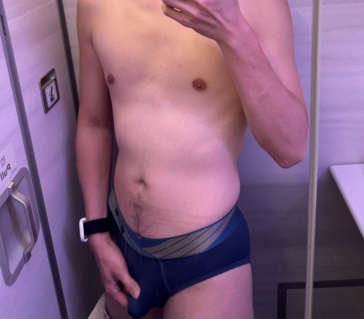 聽說這是飛機上的流量密碼😂