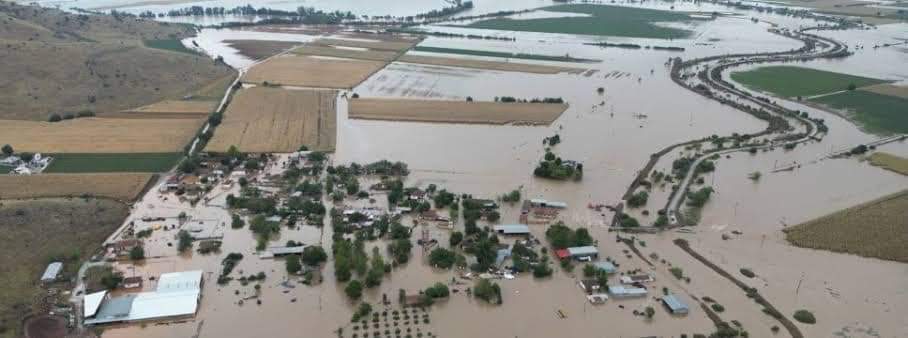 minn_robert's tweet photo. The people in Myanmar are currently facing a devastating flood. It's no surprise they are not receiving any assistance from the junta in Nay Pyin Taw.
Instead, the junta is conducting airstrikes on IDP camps nationwide.
#WhatsHappeningInMyanmar 
#Myanmar https://t.co/LoagqwErNI
