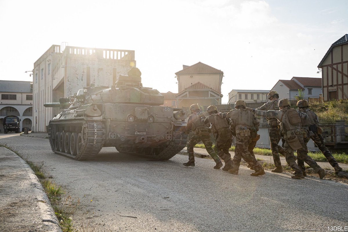 [#PrepaOps]

🟢🔴 La 3/13 débarque au <a href="/CDC94ri/">CENZUB - 94RI</a> pour leur évaluation au combat en zone urbaine 🔥

Montée en puissance de la compagnie par la préparation de l’armement et du drill des procédures interarmes.