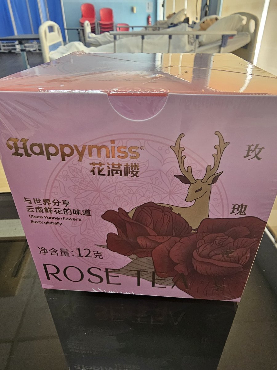 While I was walking to Campus today, I saw a girl struggling to push 2 suitcases along the road and carrying several bags. I offered to help and found out she was heading to MDIS to check in to the hostel. Aftwerwards, she insisted I take this lovely tea she brought from China.