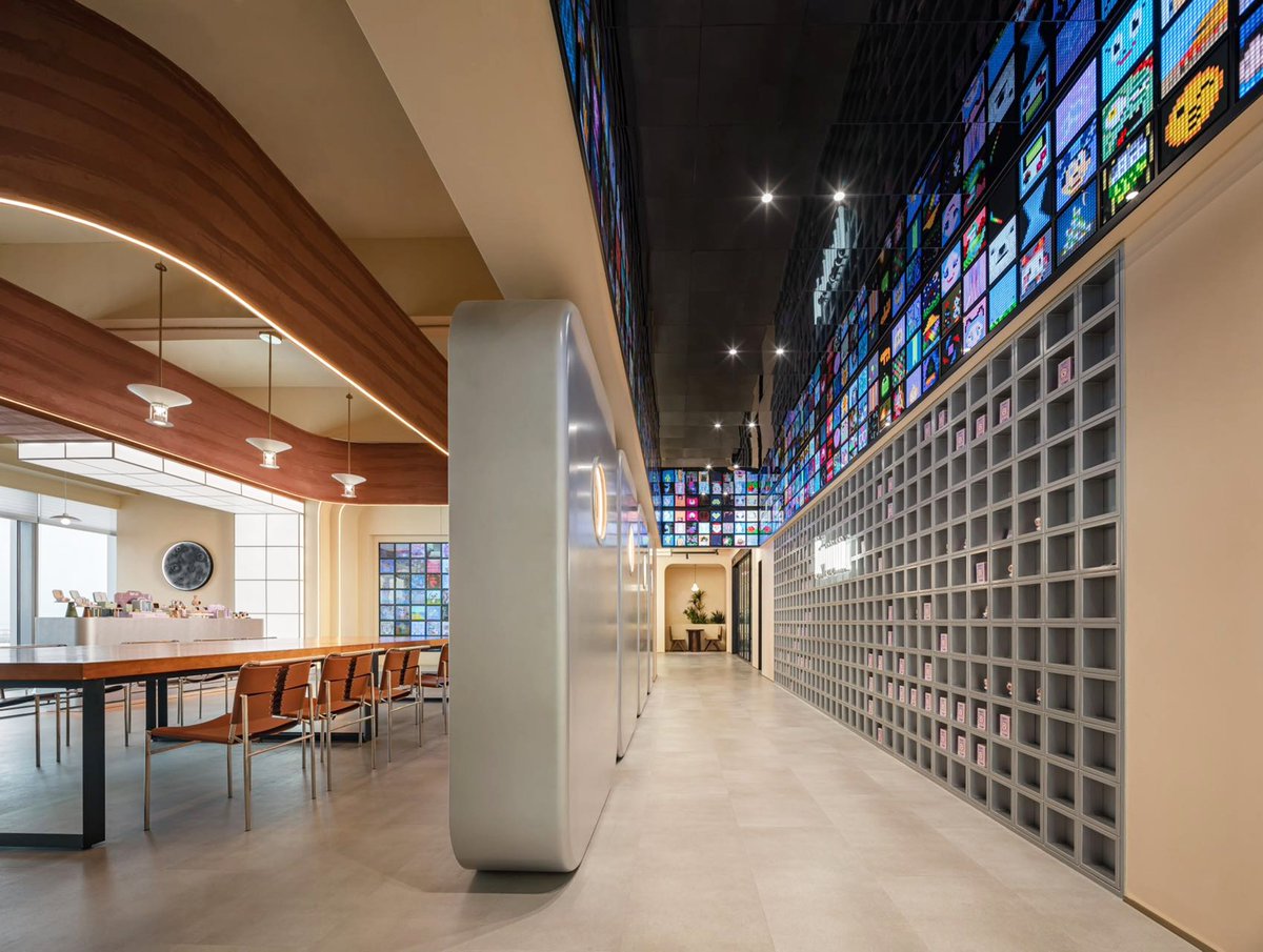 DivoomSEA's tweet image. Exciting news! 🎉
#Divoom’s new office blends cyberpunk vibes with a chill lifestyle, showcasing how pixel art can transform any space. 🖼️✨
Bring that same unique style to your home! Perfect for adding modern flair to your decor.
#pixelart #cyberpunk #homedecor #interiordesign