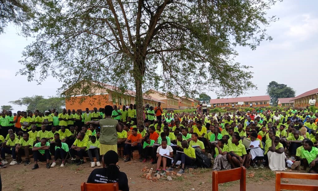 fca_uganda's tweet image. This morning we had a review meeting of the #LEARNProject with stakeholders in Rwamwanja refugee settlement! The project, now in its 6th year, continues to enhance equitable &amp;amp; inclusive quality education for refugee &amp;amp; host community adolescents. Supported by @StatePRM.