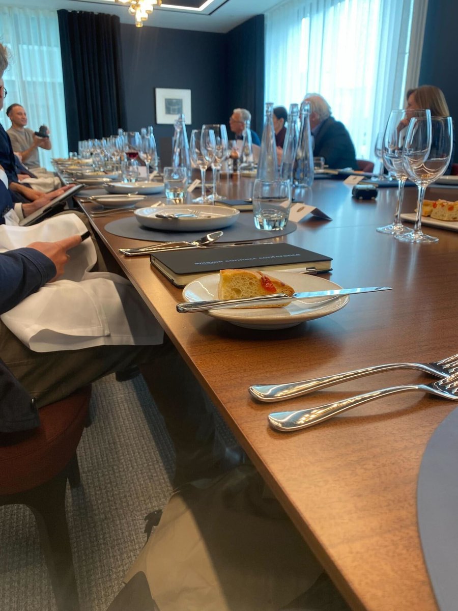 upcirclebeauty's tweet photo. Anna pitched UpCircle to a boardroom of people yesterday as part of an award process 🙏

Wish us luck! 

#UpCircle #UpCirclebeauty #behindthescenes https://t.co/uAi5UEHWme