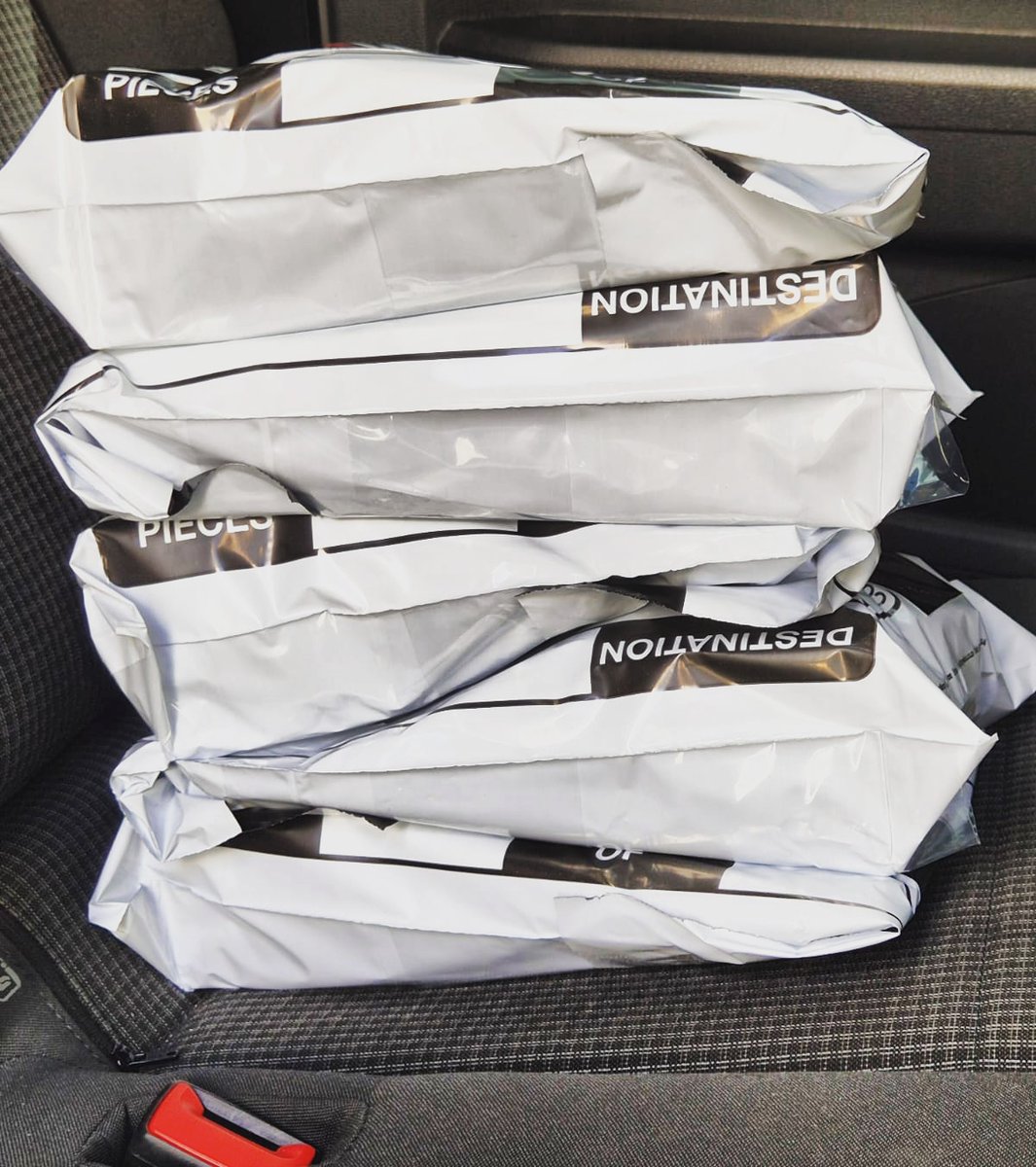 IshCourier's tweet photo. Just when you think the day couldn’t get any better, a package arrives! 📦

#ishcourier #kaiebeauty #courier #makeup #beauty #delivery #collection #capetown #local https://t.co/ObdmDubnQ6