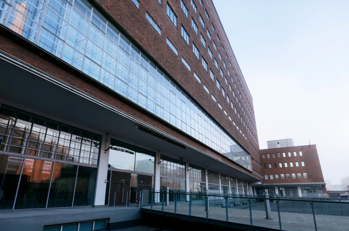 Helsingin oikeustalo juhlii 20-vuotispäiviään, jonka kunniaksi järjestetään avoimien ovien päivä perjantaina 27.9.2024. Tervetuloa vierailemaan Salmisaareen! Lue lisää tapahtumasta verkkosivuilta: oikeus.fi/hovioikeudet/h…