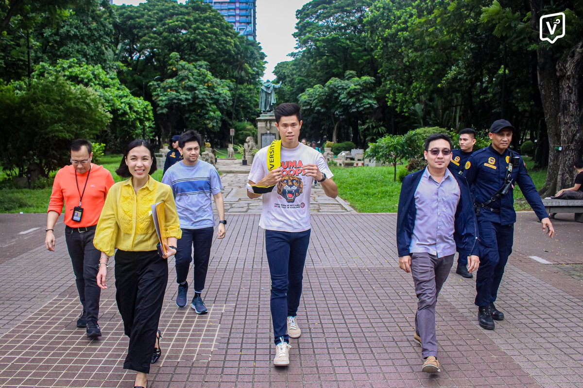 varsitarianust's tweet photo. WELCOME BACK, EJ 💛

Two-time Olympian and Thomasian pole vault star EJ Obiena returns to UST with a warm welcome from officials and students on Thursday, Sept. 12.

Obiena, an electronics engineering alumnus, returned to the University for several interviews, marking his first visit to UST since September 2022.

(Photos by Jeremy R. Edera/The Varsitarian)