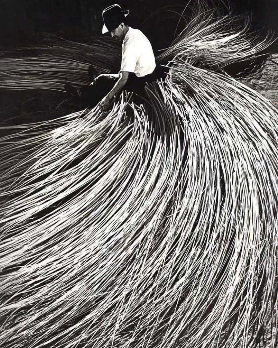 fubiz's tweet image. Wicker Craftsman 🖤 by Fulvio Roiter
#wicker #craftsman #bnw