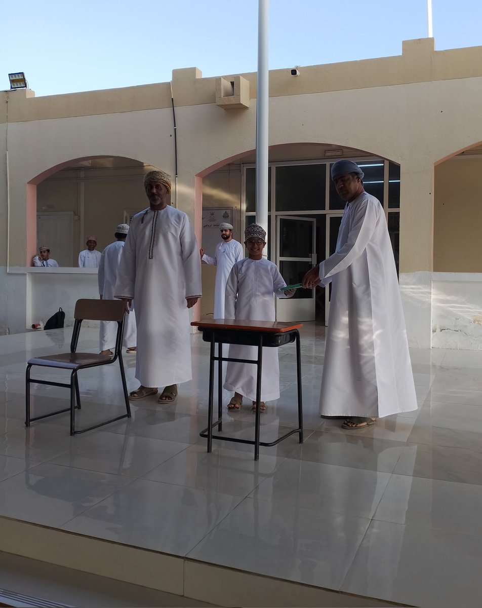 أثرت أسرة الرياضيات الطابور الصباحي بمجموعة من الفعاليات، حيث تم التعريف بالمادة، و أهميتها ، و طرح بعض الأسئلة التشويقية للطلبة. #تعليمية_شمال_الباطنة #فعاليات_تعليمية_شمال_الباطنة #تعلم_مستدام