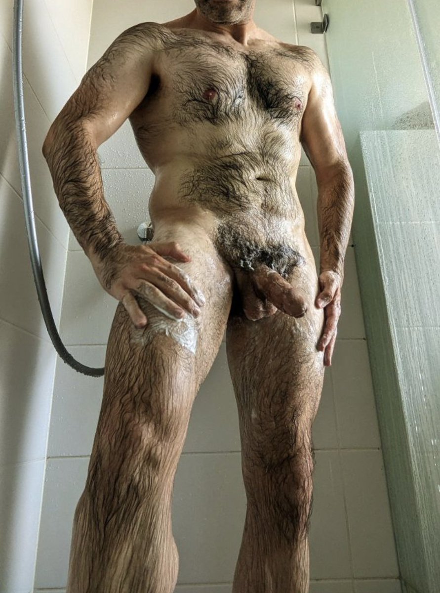 JustaGuy2352's tweet photo. Should I use body wash or shampoo? 🧼🧴🚿 https://t.co/2aR1TCsZgD