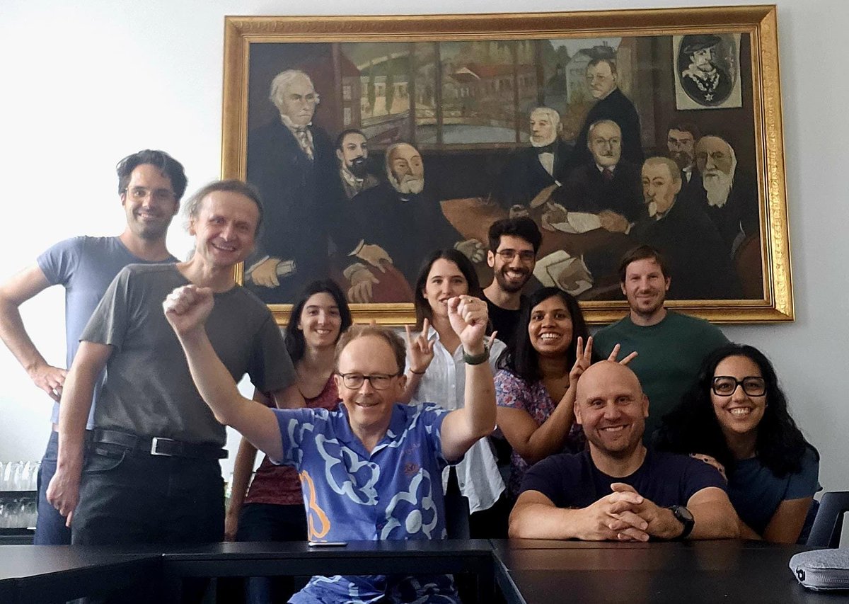 PavelTomancak's tweet photo. Fantastic lab retreat in the #Beethoven house of the #Teplice Spa, Czechia. There is a lot of interdisciplinary expertise in that picture. From evo-devo, to physics and computer science. #LoPaTs 💖 https://t.co/z14pEJBPMp
