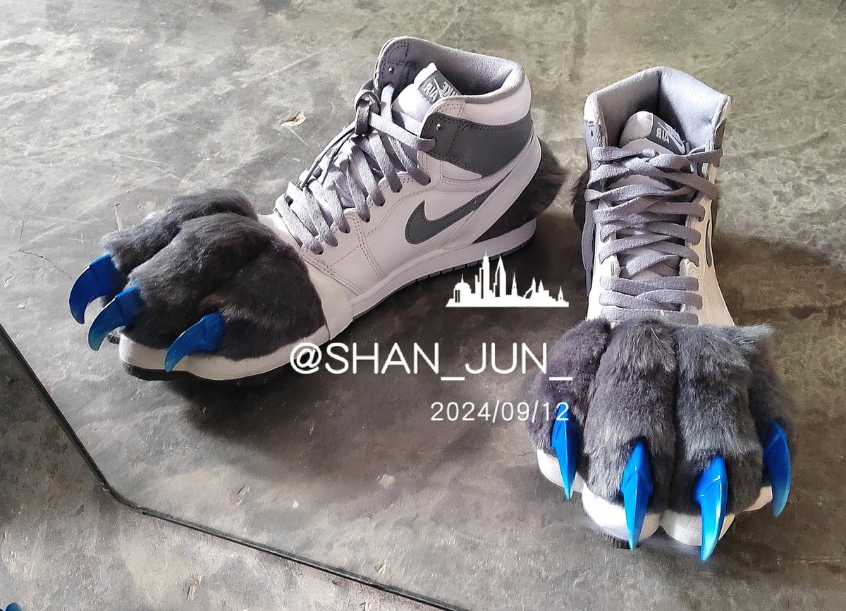 SHAN_JUN_'s tweet photo. Volibear's paws shoes.
#山君工坊 #realisticfursuit #Pawsshoes https://t.co/VWT3SQcY2y