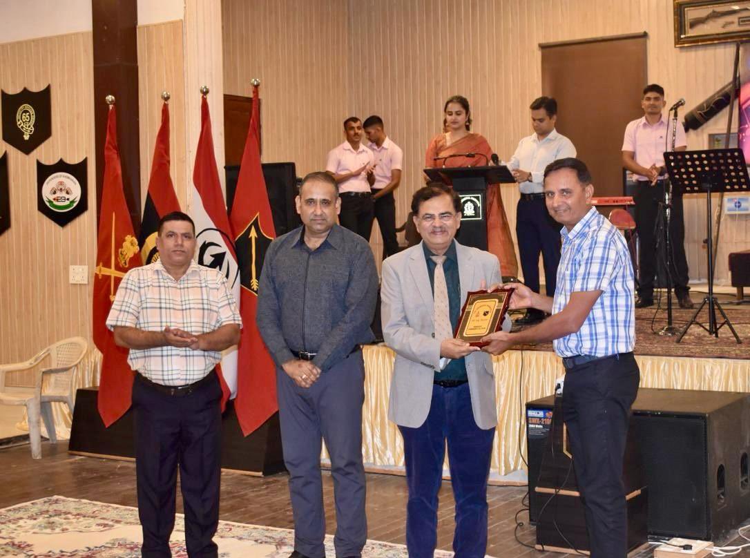 VajraCorps_IA's tweet image. #HealthIsWealth
#VajraCorps

Promoting health and wellness! 🩺✨
159 GH of #GoldenArrow Division and #BabaFaridUniversityOfHealthSciences have signed a MoU to transform healthcare for our soldiers. The strategic partnership aims to leverage advanced technologies, enhance training…