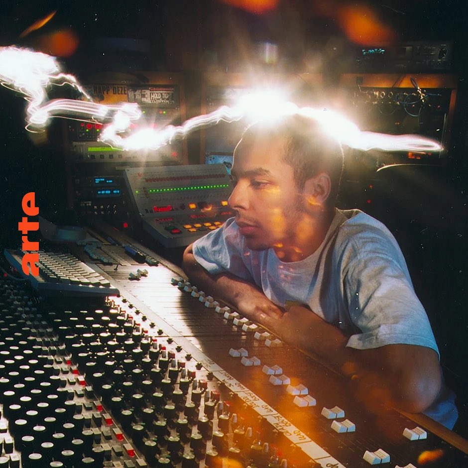 THREAD ♾️Ⓜ️❤️
À l’occasion de la sortie du doc « DJ Mehdi Made In France » de <a href="/thibaut360/">T. de Longeville</a> sur <a href="/ARTEfr/">ARTE</a> et pour rendre hommage une nouvelle fois à ce génie inégalable, j’ai concocté un petit thread reminder regroupant les samples utilisés par Mehdi. Jouez le jeu 🎲
Enjoy 💿