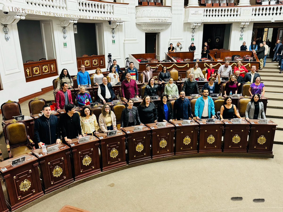 Las y los diputados de #Morena #PT #PVEM ya llegamos al <a href="/Congreso_CdMex/">Congreso de la Ciudad de México</a> en donde se aprobará  la #ReformaJudicial en la Ciudad de México en la sesión que iniciará a las 9 de la mañana. 

#ReformaAlPoderJudicialYa