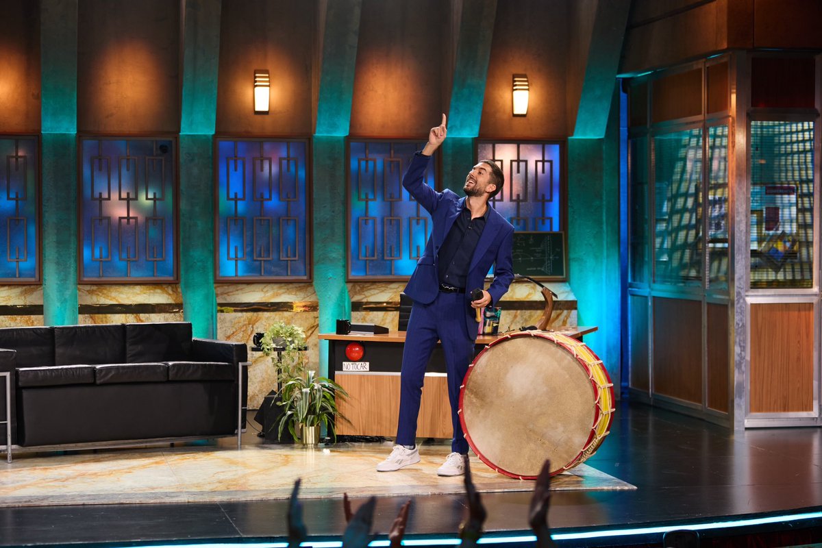 ⚪️ En la franja de coincidencia (21:55h-22:51h) @larevuelta_tve y <a href="/El_Hormiguero/">El Hormiguero</a> obtuvieron los siguientes resultados:

🗣️ @larevuelta_tve 2.659.000 espectadores de media y el 20.5% de cuota.

🗣️ <a href="/El_Hormiguero/">El Hormiguero</a> 2.182.000 espectadores de media y el 16.8% de cuota.

#Audiencias