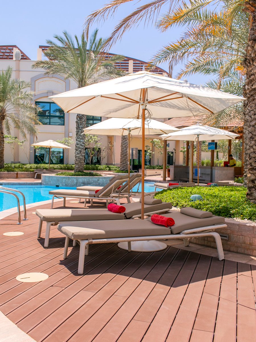 The perfect poolside oasis at Al Ain Rotana. Sun, serenity, and total relaxation. 🌴☀️

#AlAinRotana #AlAin #InAbuDhabi #VisitAbuDhabi

وِجهتك المثالية بجانب المسبح في فندق العين روتانا. استمتع بأشعة الشمس والهدوء والاسترخاء التام.🌴☀️