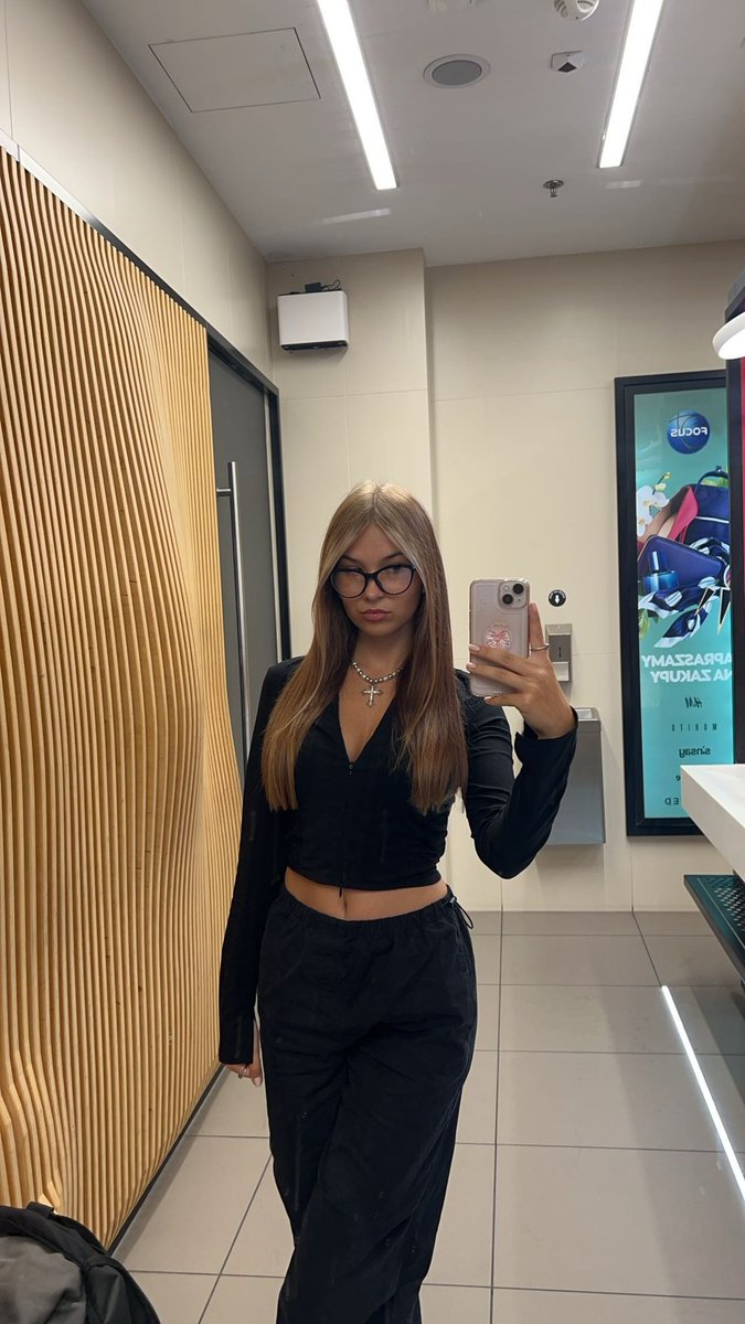 Hej chciałam tylko przypomnieć, że żyję i mam się dobrze 😚