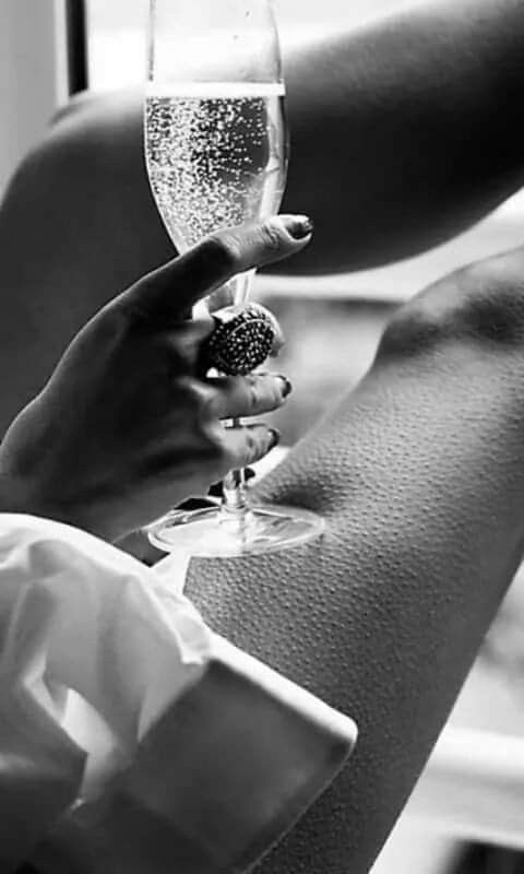 Знали бы вы, что у меня в голове и на сердце, не осуждали бы количество выпитого.