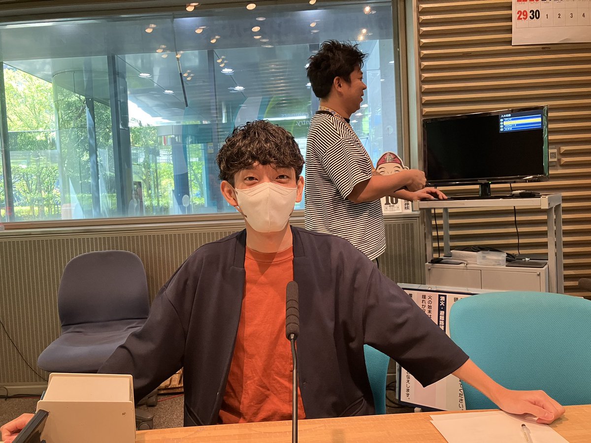 今日も、トイ３お付き合い頂き有難うございました🍀
OA中に気がつきました‼️
スタッフ皆んな、ボーダー‼️
スタジオは、Tシャツ軍団（撮り忘れたけど私も😅）
是非、タイムフリーでお暇だったら、聴いてください❤️

#RKBラジオ #toi3 #山口たかし #shinya_yokoo