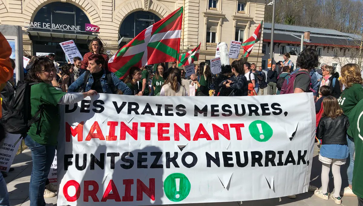 SavatierJ's tweet photo. Où sont les actions concrètes du plan climat 2021-2026 de la @CommunautePB pour décarboner le territoire ?
Nous savons ce qu'il faut faire, mais la CAPB préfère à nouveau reporter les actions en s'engageant dans une nouvelle étude CEREMA de 2 ans coutant 84 000 € à la CAPB. https://t.co/xkKAoCz54t
